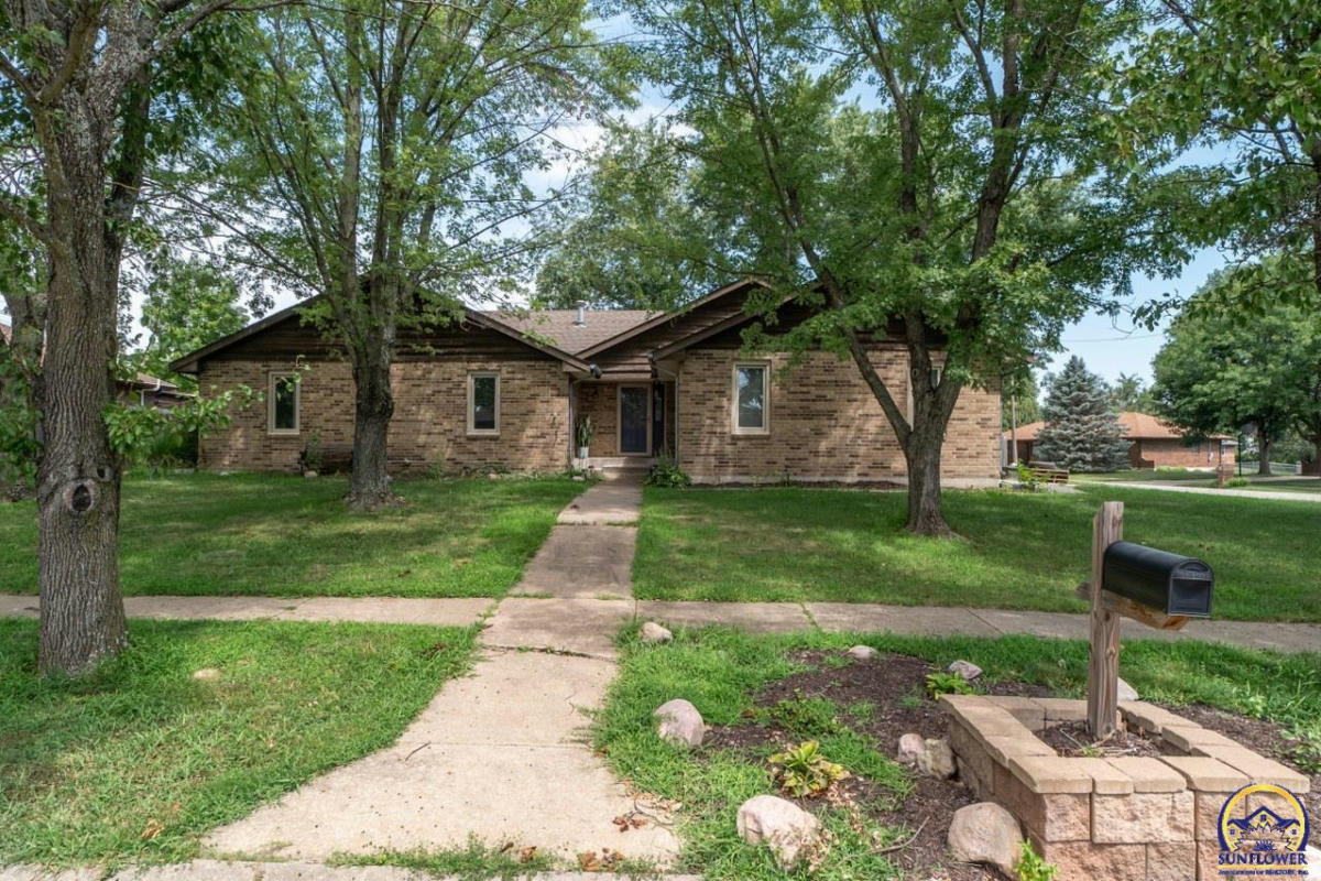 3828 SW 39TH TER, TOPEKA, KS 66610, photo 1 of 46