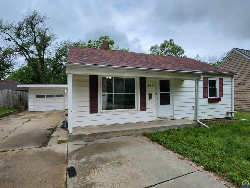 835 SW ANDERSON TER, TOPEKA, KS 66606, photo 1 of 26