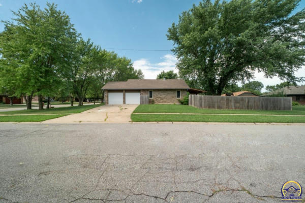 3828 SW 39TH TER, TOPEKA, KS 66610, photo 4 of 46